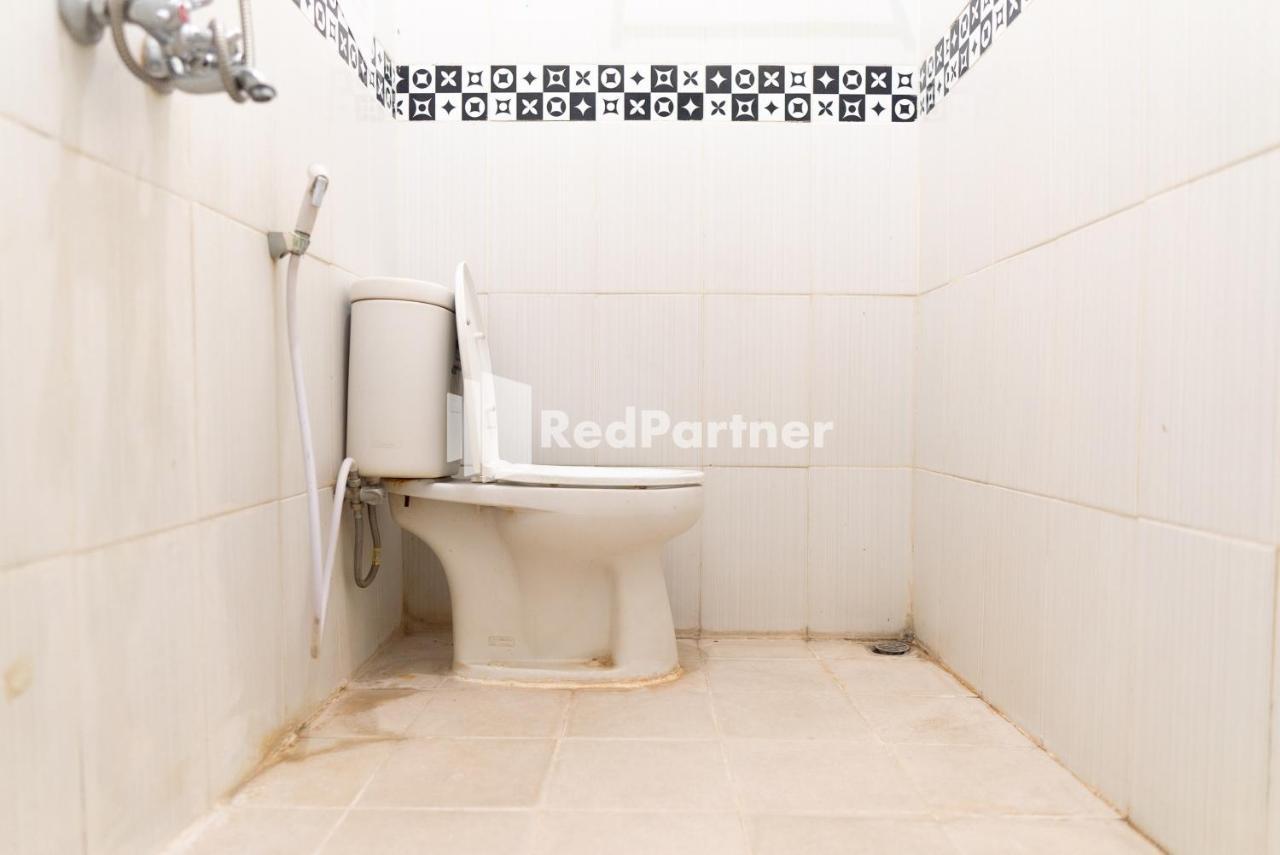 Wisma Aini Syariah Mitra Reddoorz Bandar Lampung Zimmer foto